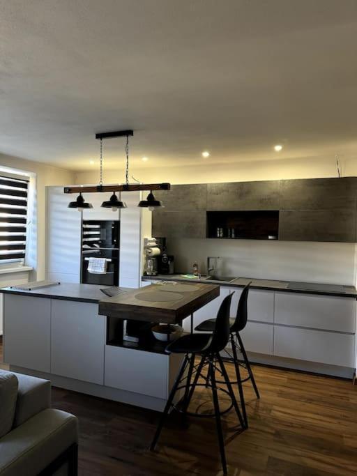 Modern Apartment In City Centre Banská Bystrica Exterior photo